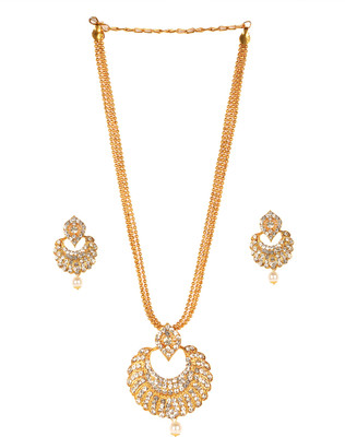 R A Enterprises Alloy Gold-plated White Jewellery Set(Pack of 1)