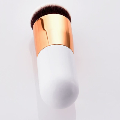 LARA KOSSLER Foundation Brush WHITE (PACK OF 1 )(Pack of 1)