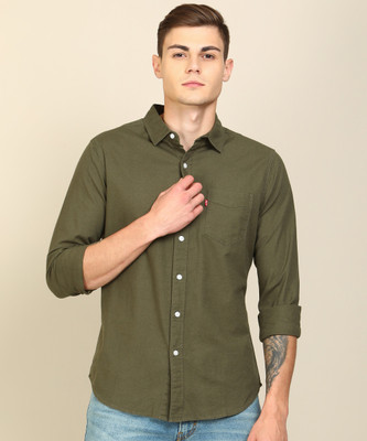 levis-men-solid-casual-dark-green-shirt