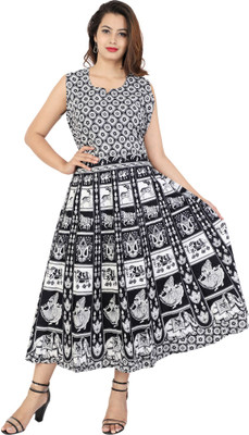 Rangun Flared/A-line Gown(White, Black)