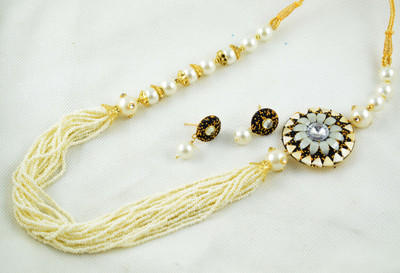 RR Jeweller Brass Gold-plated White Jewellery Set(Pack of 1)