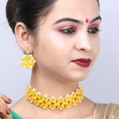 NM CREATION Alloy Gold-plated Beige Jewellery Set(Pack of 1)