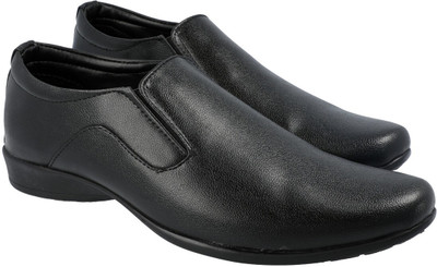 WALKAROO Slip On For Men(Black , 9)