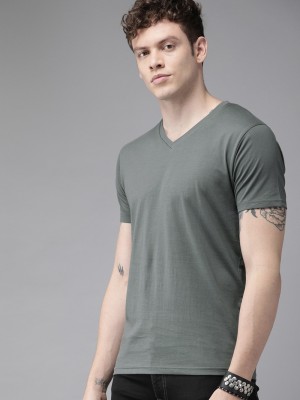 Roadster Solid Men V Neck Grey T-Shirt