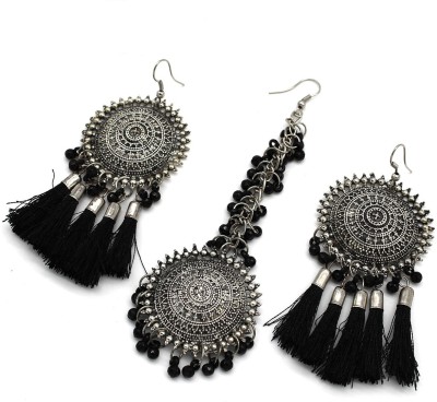 black maang tikka with earrings