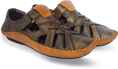 GLOSSY LIFE Men Brown Sandals