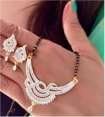 Mekkna Alloy Gold-plated White, Black Jewellery Set(Pack of 1)