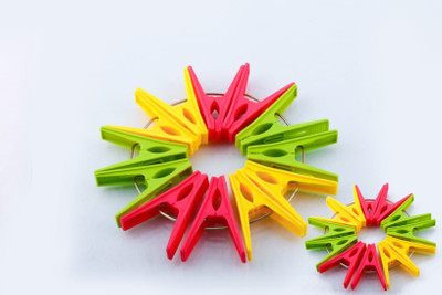 ALROZA Flate Heavy Quality Cloth Hanging Clips Set of 24 Pieces (2 Dozen)(24 Pcs) Plastic Cloth Clips Plastic Cloth Clips(Multicolor Pack of 24)