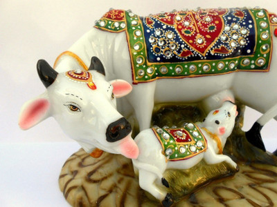 Aaina creations Poly-Resin Marble dust Spiritual Kamdhenu Designer Cow and Calf Figurine Decorative Showpiece  -  12 cm(Marble, Multicolor)