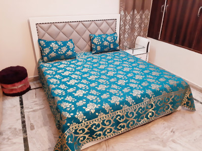 JAYVAAM Velvet King Flat 250 TC Floral Bedsheet(Pack of 1, Blue)