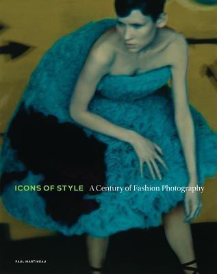 Icons of Style - A Century of Fashion Photography(English, Hardcover, Martineau Paul)