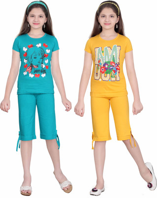 

Sini Mini Kids Nightwear Girls Solid, Printed Cotton(Multicolor Pack of 2