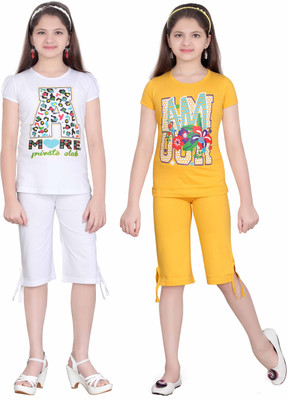 

Sini Mini Kids Nightwear Girls Solid, Printed Cotton(Multicolor Pack of 2