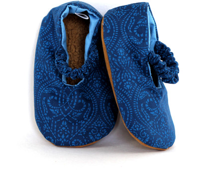 

SKIPS Boys & Girls Slip on Jutis(Blue, Multicolor