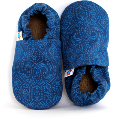 

SKIPS Boys & Girls Slip on Jutis(Blue, Multicolor