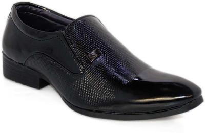 

D'zigners Boys Slip on Moccasins(Black