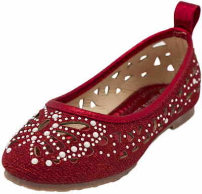 

Yellow Bee Girls Slip on Jutis(Red