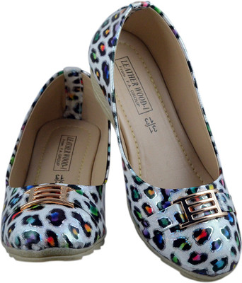 

Leatherwood1 Girls Slip on Espadrilles(White