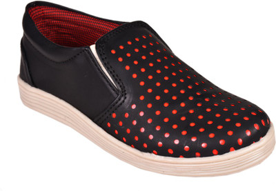 

Trilokani Boys Slip on Sneakers(Black, Multicolor