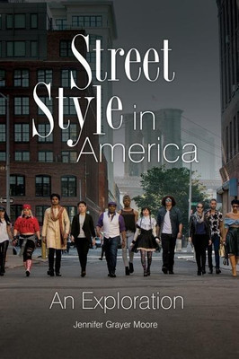 Street Style in America(English, Hardcover, Grayer Moore Jennifer Dr)