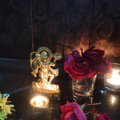 amishi blissful decor decors Handicraft Metal Hanuman Auspicious Indian Art Statues Idol For Car Dashboard Mandir Pooja Murti Temple Puja Home Decor Office Showpiece Decorative Showpiece  -  12 cm(Cast Iron, Gold)