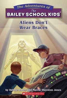 Aliens Don't Wear Braces(English, Paperback, Dadey Debbie)