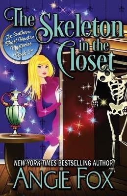 The Skeleton in the Closet(English, Paperback, Fox Angie)