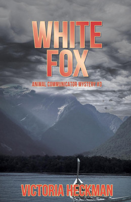 White Fox(English, Paperback, Heckman Victoria)