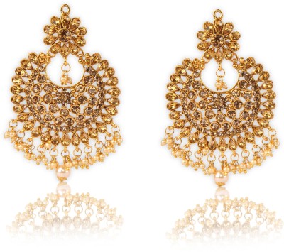 CRUNCHY FASHION Gold-Plated White Pearl-Studded Jewellery Set Alloy Chandbali Earring