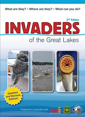 Invaders of the Great Lakes(English, Paperback, Hollingsworth Karen R.)