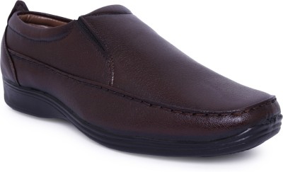 FASHION VICTIM 206 Slip On For Men(Brown , 6)