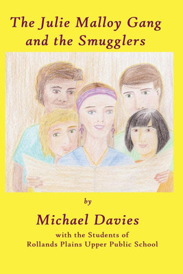 The Julie Malloy Gang and The Smugglers(English, Paperback, Davies Michael)