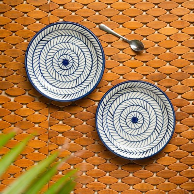 ExclusiveLane 'Indigo Chevron' Hand-painted Ceramic Side Plates Quarter Plate(Pack of: 2)
