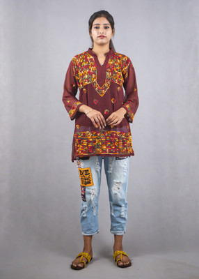 Bowden & Cahill Women Chikan Embroidery Straight Kurta(Maroon)