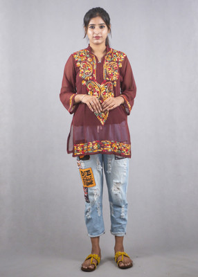 Bowden & Cahill Women Chikan Embroidery Straight Kurta(Maroon)