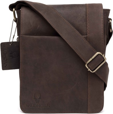 WILDHORN Men Brown Messenger Bag