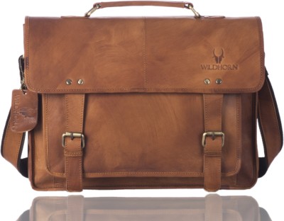 WILDHORN Men Brown Messenger Bag