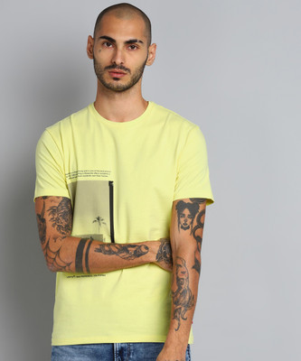 levis-graphic-print-men-round-neck-yellow-t-shirt