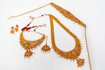 JANAVI Zinc Gold-plated Gold, Green, Ruby Red Jewellery Set(Pack of 1)
