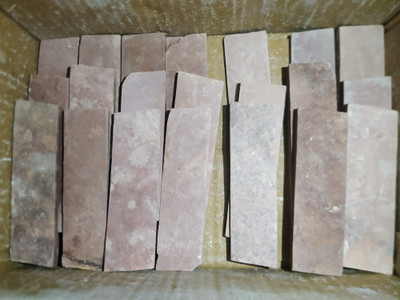Brighty 1kg red natural earthy slate chips billards chalk box(15 Sticks)
