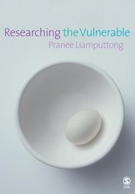 Researching the Vulnerable(English, Paperback, Liamputtong Pranee)