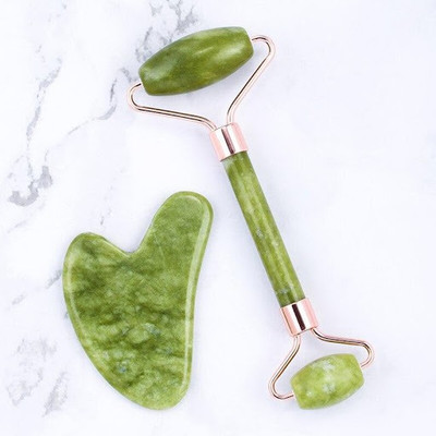 Eseekers Green Jade Roller and Gua Sha Set Roller and Gua Sha Set for Beautiful Skin Detox - Facial Body Eyes Neck Massager Tool Reduce Wrinkles Aging - Original Natural Jade Stone Massager (Green) JR-123 Massager(Green)
