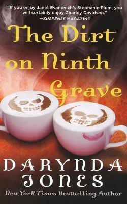 Dirt on Ninth Grave(English, Paperback, Jones Darynda)