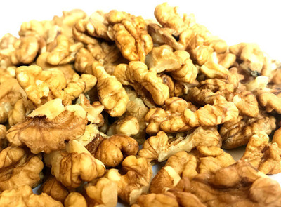 MEEWA 400 GRAMS PREMIUM KASHMIRI WALNUT QUARTER AKHROT GIRI KERNELS WITHOUT SHELL Walnuts(400 g)