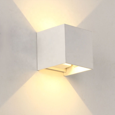 STC Wallchiere Wall Lamp With Bulb