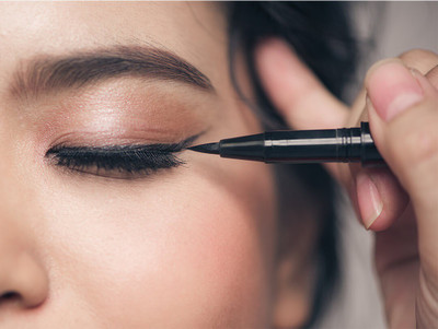LILLYAMOR MATTE FINISH BLACK EYE LINER PEN 2.5 g(BLACK)