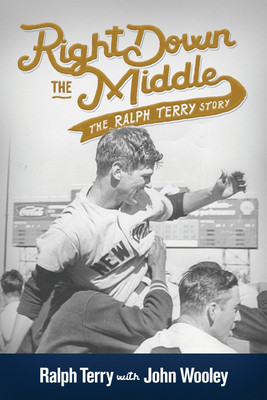 Right Down the Middle(English, Paperback, Terry Ralph)