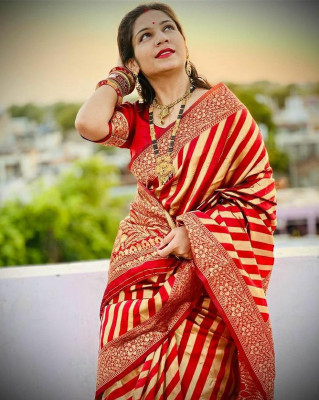 SHWENILA Solid/Plain Assam Silk Pure Silk Saree(Red)