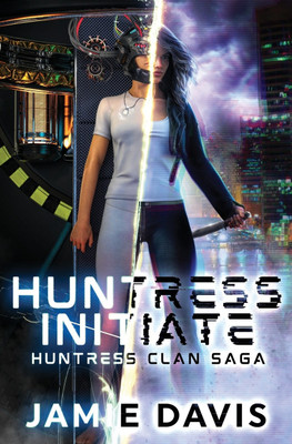Huntress Initiate(English, Paperback, Davis Jamie)