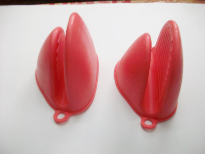 Medhavi Red Silicon Kitchen Linen Set